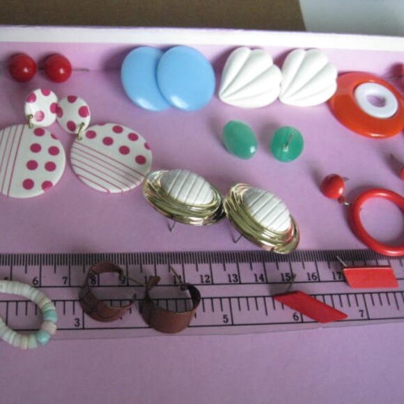 Lot of 15 Vintage Pierced Earrings No Backs - Picture 13 of 16